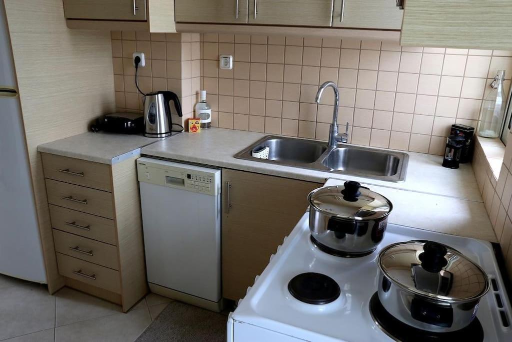 Fly Me To The Moon! Apartment Athens Ngoại thất bức ảnh